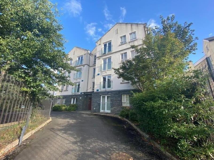 Artistic Stunning Apartment City View Londonderry Exterior photo