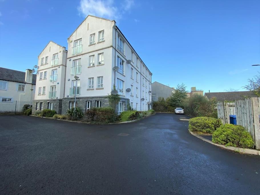 Artistic Stunning Apartment City View Londonderry Exterior photo